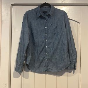 Gap women button shirt, excellent used condition.
